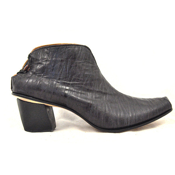 F) Skate - Size 38