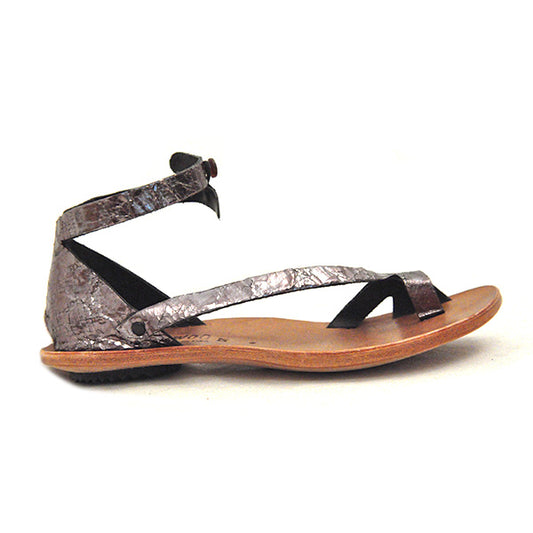 D) Tomcat - Size 37