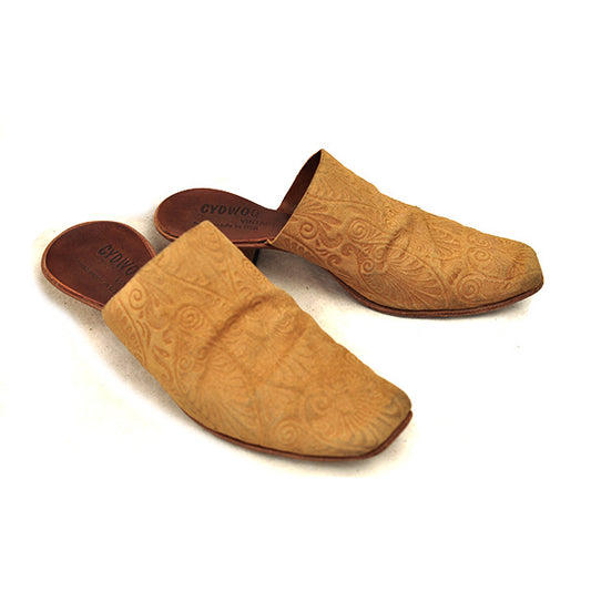 East - Size 37