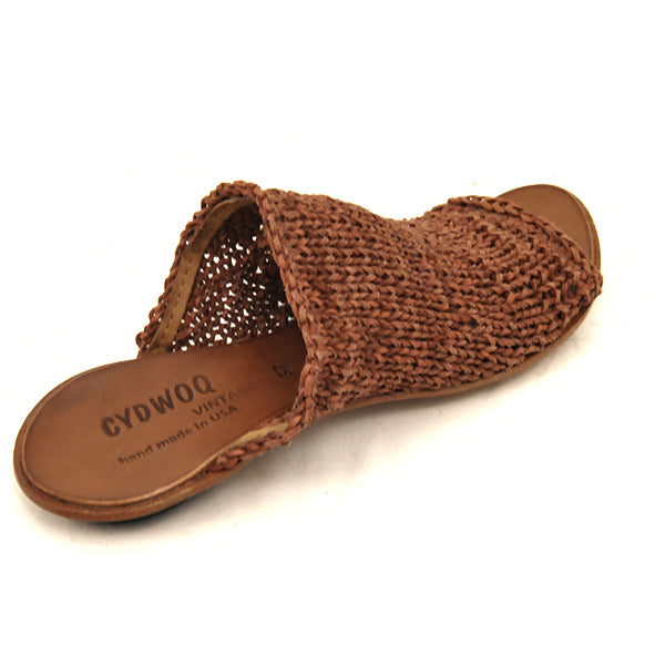 Cydwoq Revival. Women's sandal in metallic gold leather. Made in CA. – Bulo